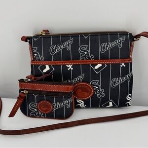 Dooney & Bourke White‎ Sox Baseball Purse Ginger Crossbody Bag Coin Purse Set